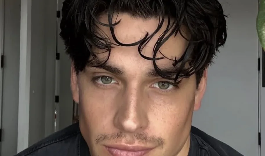 Occhiaie e sguardo riposato — area del looksmaxxing per uomo
